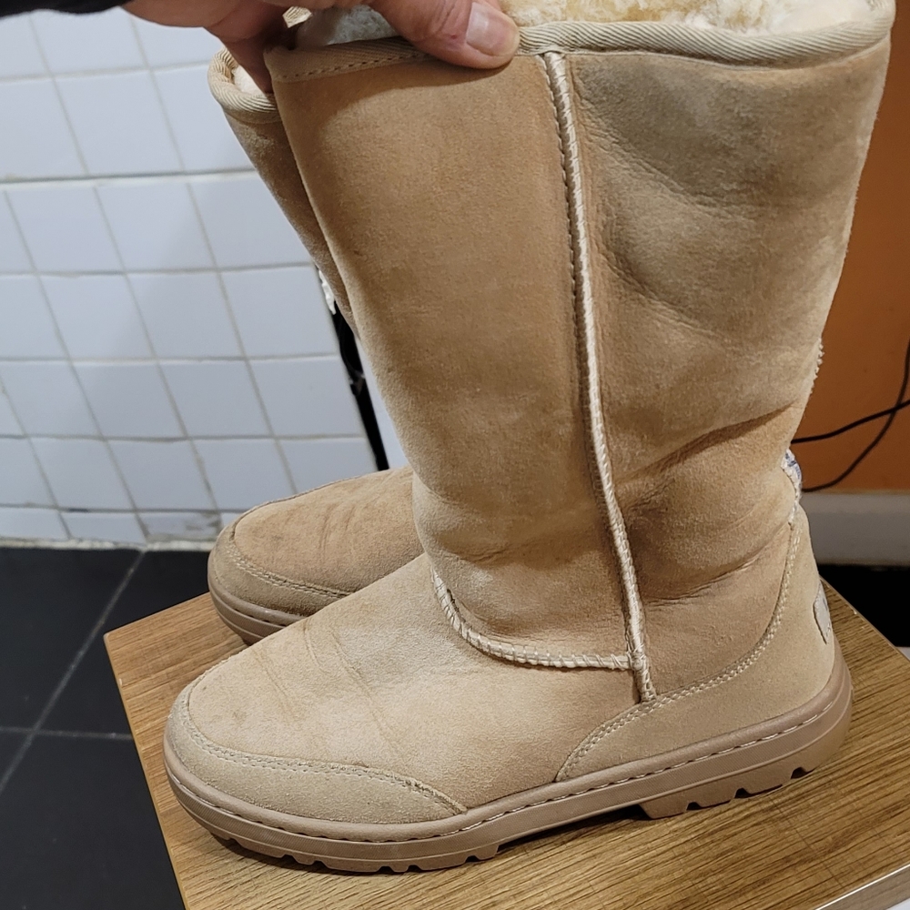 Uggs - image 1